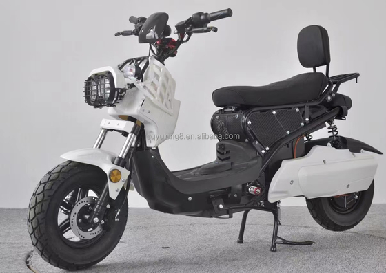 Scooters eléctricos personalizables de 1500W-2000W con faros dobles y carga rápida