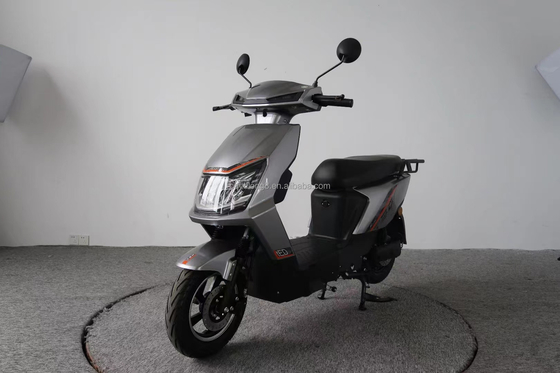 Motocicleta eléctrica de alta velocidad de 800W 48v 60v con características personalizadas y freno de disco